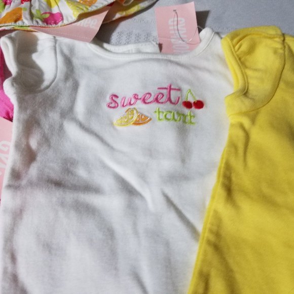 GYMBOREE Berry Sweet 0-3 month 3 bodysuits, hat & socks NWT - Picture 6 of 10